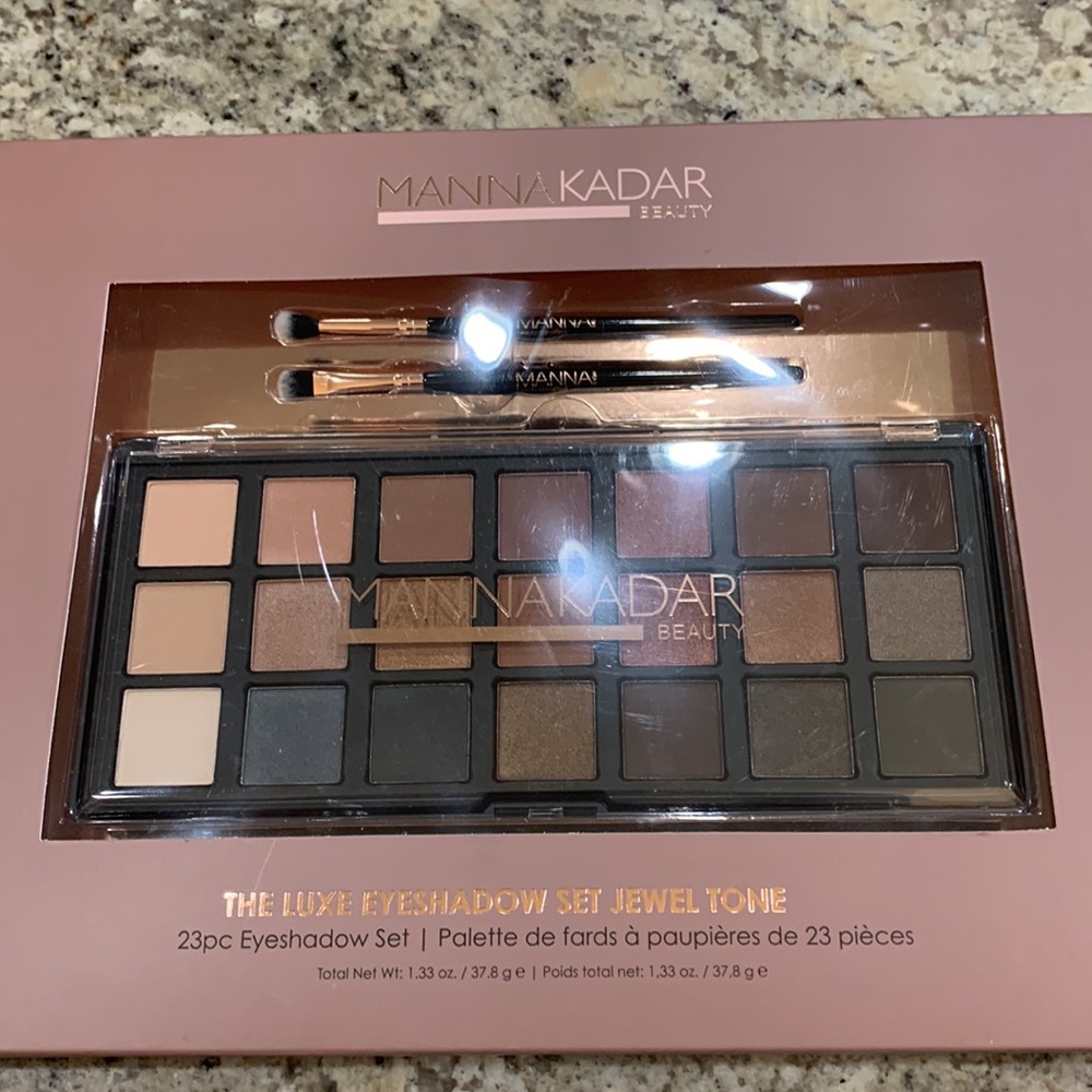 Manna Kadar  23 Piece Eyeshadow Set